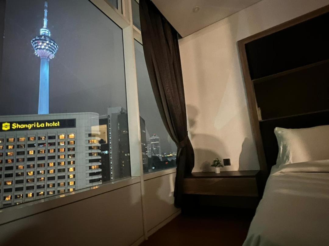 Vortex Suites Klcc By Moonlight